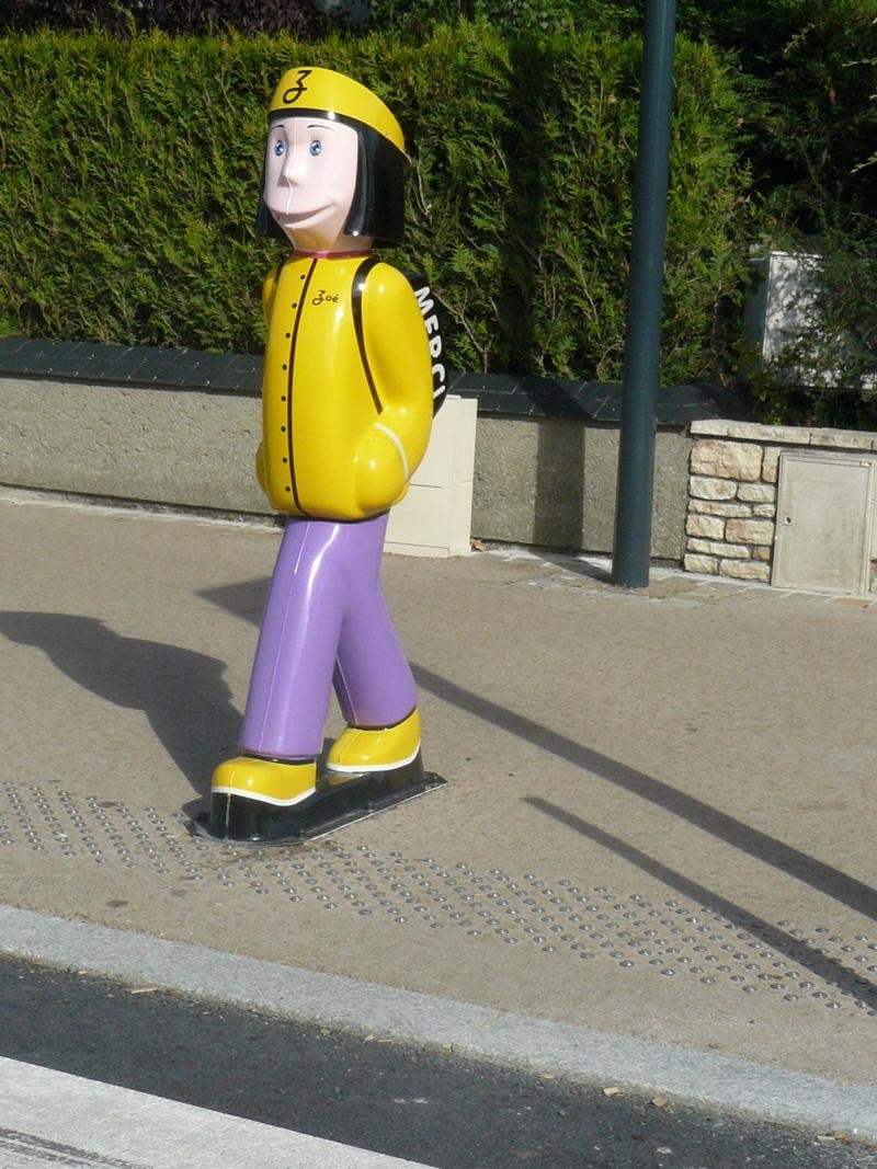 <p>Cinq figurines de sécurité, ARTHUR et ZOE , isntallées aux abords des écoles de la commune de Marck.</p>